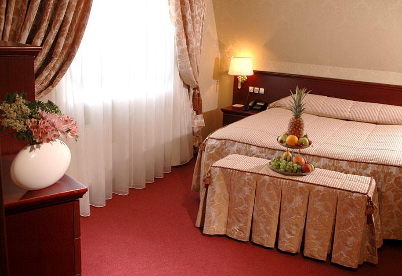 Aurora Premier Hotel Jarkov Habitación foto